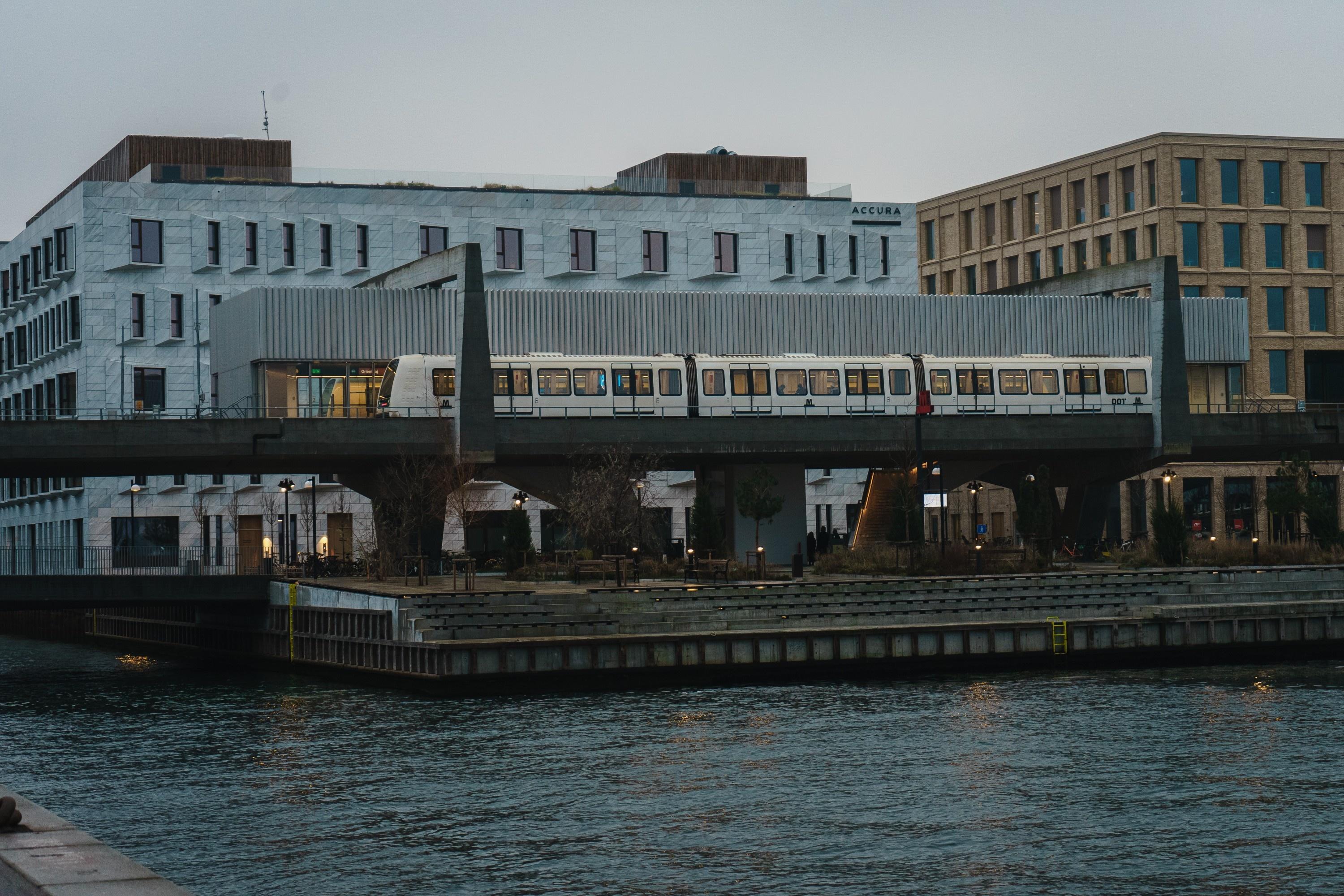 carousel-hero-element image-3