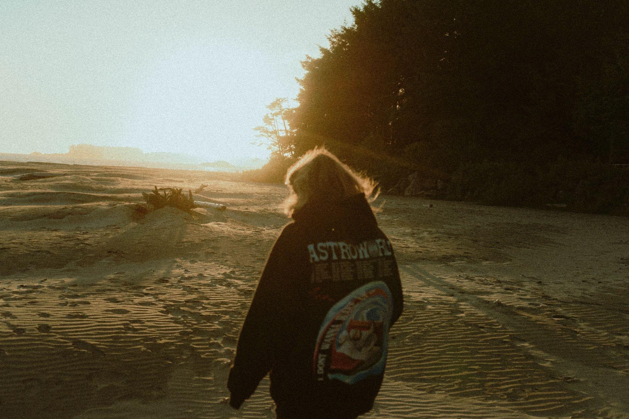 carousel-hero-element image-0